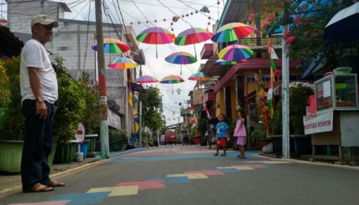 Bersih-bersih, 60 Warga Tanjung Priok Ikuti Program Padat Karya