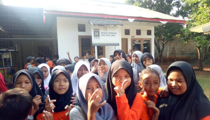 Gedung Belum Rampung, Siswa SD Grogol Belajar di Kantor Partai