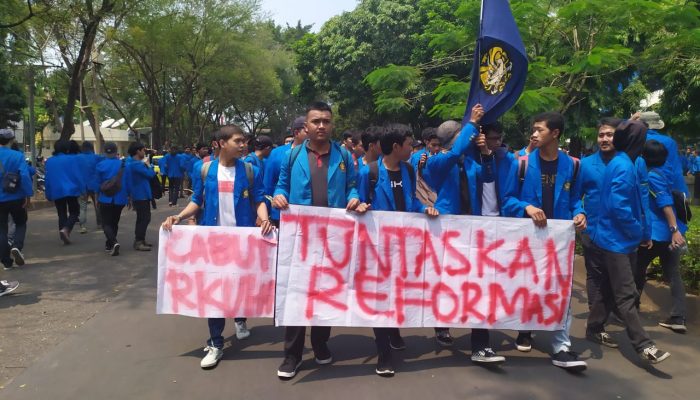 Kampus Dikosongkan, ‘Perkuliahan’ Mahasiswa UP Pindah ke Gedung DPR