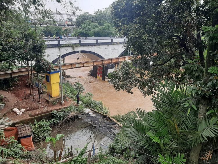 Cerita Warga Bantaran Ciliwung Saat Hujan Deras Berdampak  