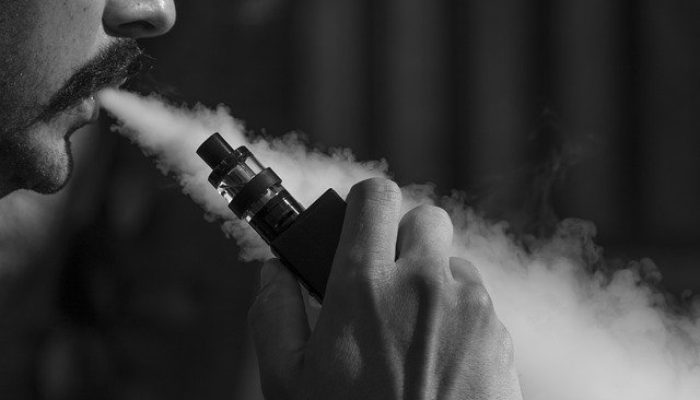 Kenali Gejala Evali, Penyakit Paru Akibat Penggunaan Vape