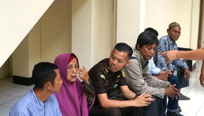 Update Nenek Arpah, Sidang Ditunda Gara-gara Lambungnya Sakit