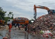 Wanita Histeris di Gunungan Sampah Viral, Nyari Jasad Seseorang yang Hilang