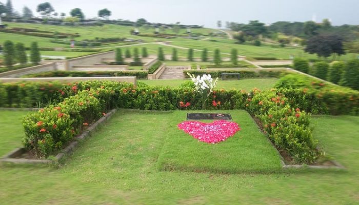 Mengintip San Diego Hills, Tempat Pemakaman Suami BCL