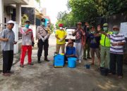 Cegah Corona, Warga RT 09 RW 16 Lakukan Penyemprotan Disinfektan Mandiri