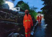 Tanggul Komplek Mekarsari Village Longsor Akibat Hujan Deras, 3 Rumah Terdampak