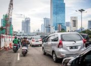 Ganjil Genap Jakarta Diterapkan, Warga Ramai-ramai Naik Angkutan Umum