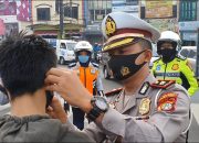 RSPA 2020, Satlantas Polres Metro Depok Bagikan Masker ke Pengendara