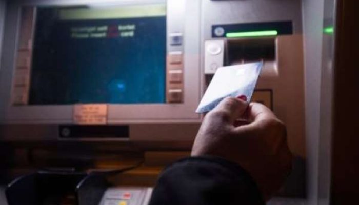 Waspada! Modus Baru Bobol Uang di ATM, Cuma Pakai ‘Lem’