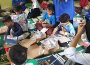 Akademisi FTUI Ajarkan Permainan Sains Interaktif “Cardboard Roll Entrepreneurship Product” Bagi Anak Yatim