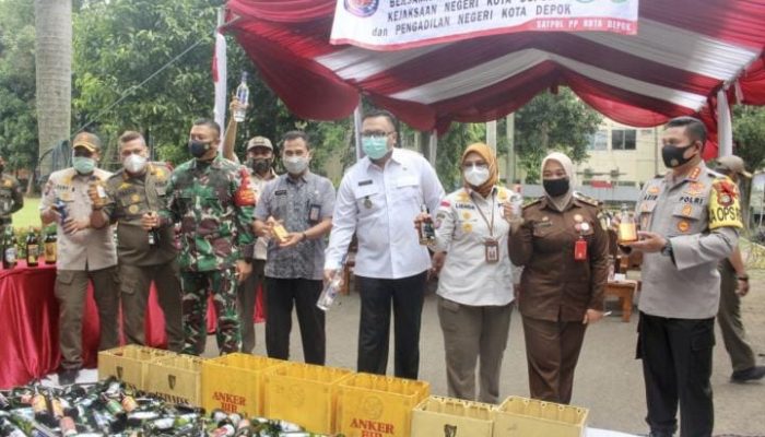 Pemkot Depok Musnahkan Ribuan Botol Minuman Beralkohol