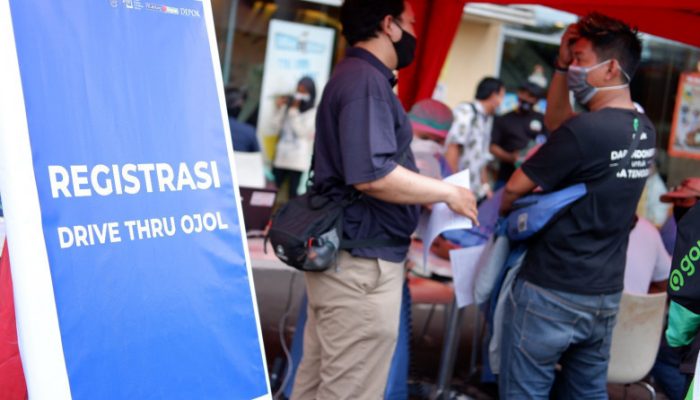 Pengemudi Ojol Sambut Baik Vaksinasi Drive Thru di Detos