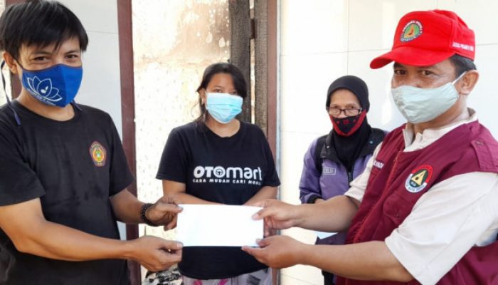 Peduli Korban Kebakaran di Pitara, TRC Pramuka Peduli Depok Serahkan Bantuan