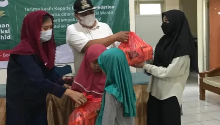 Wahid Foundation dan Pokja Kelurahan Damai Duren Seribu Bagikan Sembako Ke Warga Terdampak Pandemi