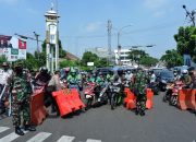 Diduga Mabuk, Angkot di Depok Nekat Terobos Penyekatan PPKM Darurat