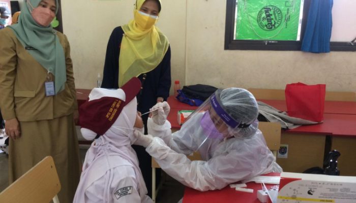 PTMT, Pemkot Depok Adakan Swab Test Acak di 11 Sekolah