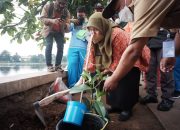 Peringati Hari Pohon Sedunia, DLHK Depok Tanam 300 Bibit Pohon di Situ Cilodong