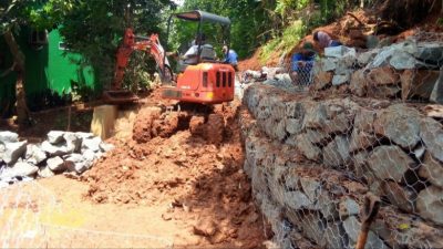 DPUPR Depok Tangani Tanggul Jebol di Kali Angke