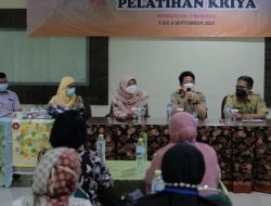 Pelaku IKM Depok Dilatih Membuat Kerajinan dari Kain Perca