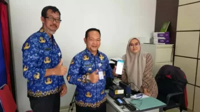 Lakukan Aktivasi IKD, Camat Bojongsari Ajak Warga