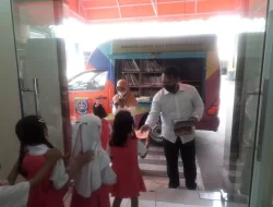 Mobil Perpustakaan Keliling Depok Datangi Sekolah