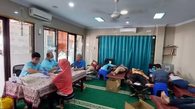 Pelaksanaan Donor Darah di Masjid Al Manar Taman Duta Diapresiasi Lurah Cisalak