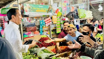 Presiden Cek Harga Kebutuhan Pokok di Pasar Tugu