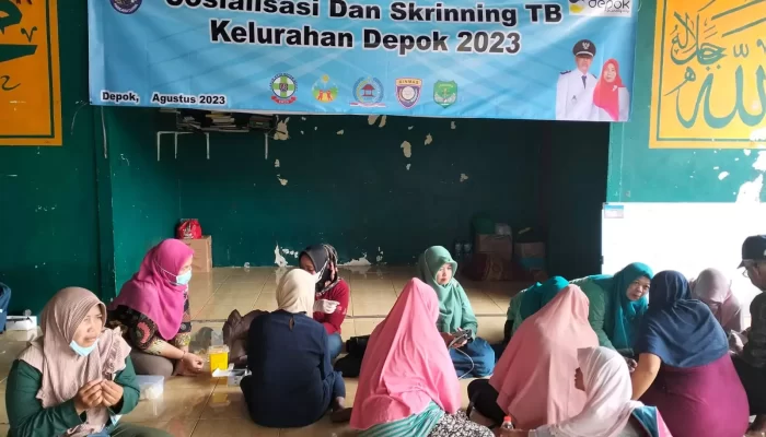 Cegah TB, Warga Kelurahan Depok Jalani Skrining Kesehatan