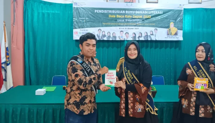 Duta Baca Depok Berikan Ratusan Buku ke Kecamatan Bojongsari 