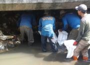 Satgas DPUPR Kota Depok Angkut 4 Ton Sampah dari Kali Cabang Barat