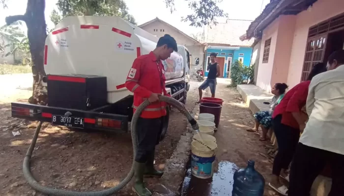 PMI Depok Distibusikan 171 Ribu Liter Air Bersih untuk Warga Depok