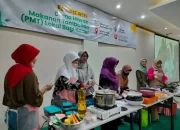 Kader Posyandu dan PKK Depok Belajar Buat Menu PMT Lokal