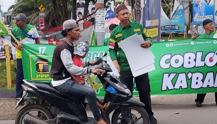 Caleg PPP Cilodong-Tapos Bagi-Bagi Ribuan Suvenir