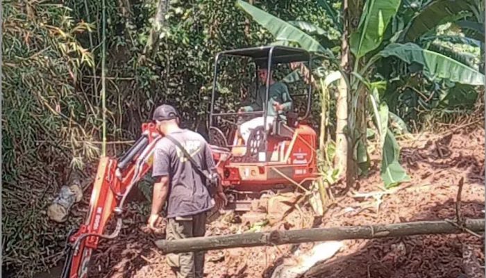 Longsor Kali Angsana, Alat Berat Diturunkan