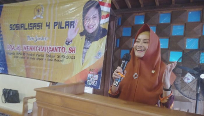 Sosialisasi Empat Pilar di Depok, Anggota MPR RI Wenny Haryanto Bagi-bagi ‘DP Umroh’